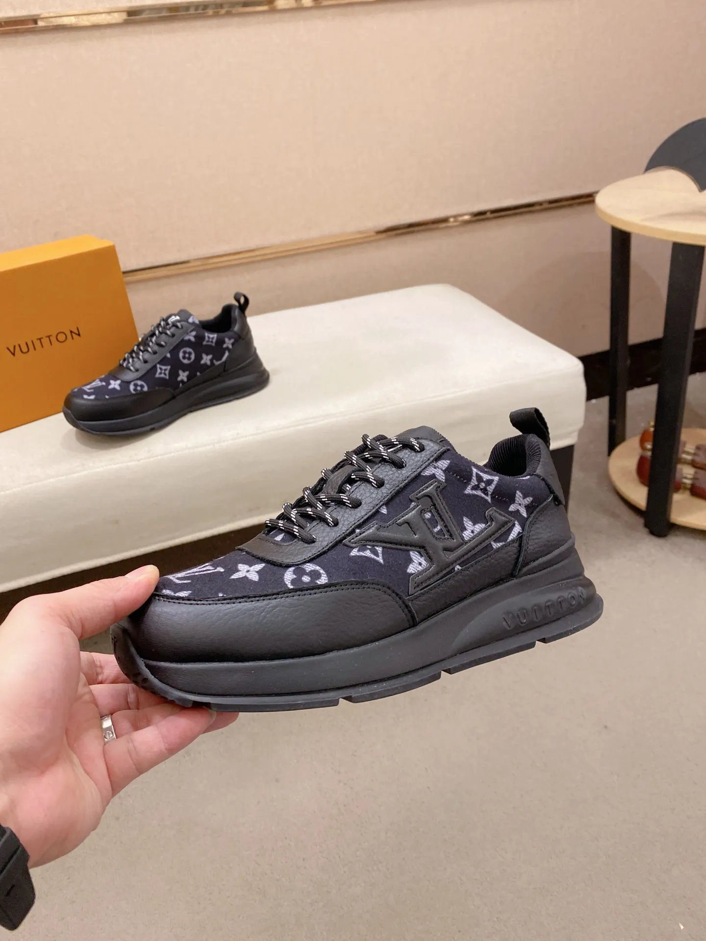 Factory price: 442💰🎉🎉LV~Louis Vuitton trendy men's shoes, new shipments, latest matching, same style as the official website, super high quality, best-selling season [strong][strong][strong] Selected first-layer cowhide, comfortable and breathable mesh lining, original last, comfortable on the feet, wear-resistant rubber outsole, size: 38-44.
